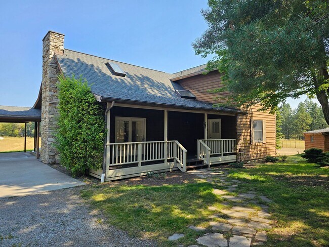 Building Photo - Incredible Hauser Lake Waterfront Home for...