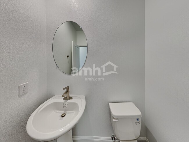 Building Photo - 3320 Blodwen St