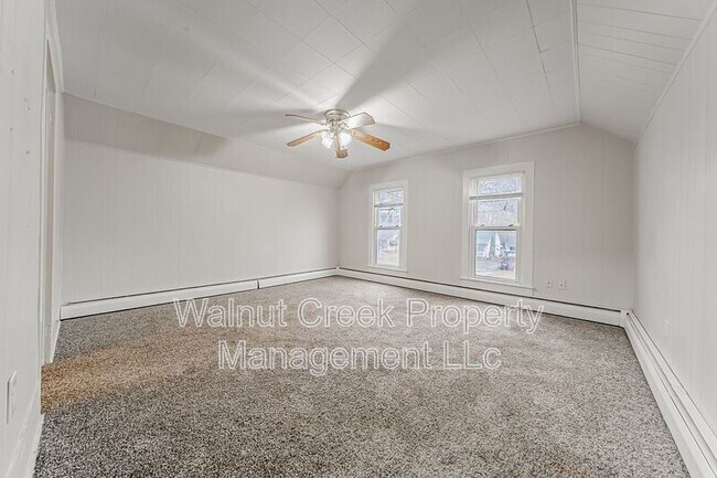 Building Photo - 870 S Main St