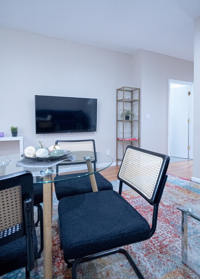 Building Photo - 230 W 113th St