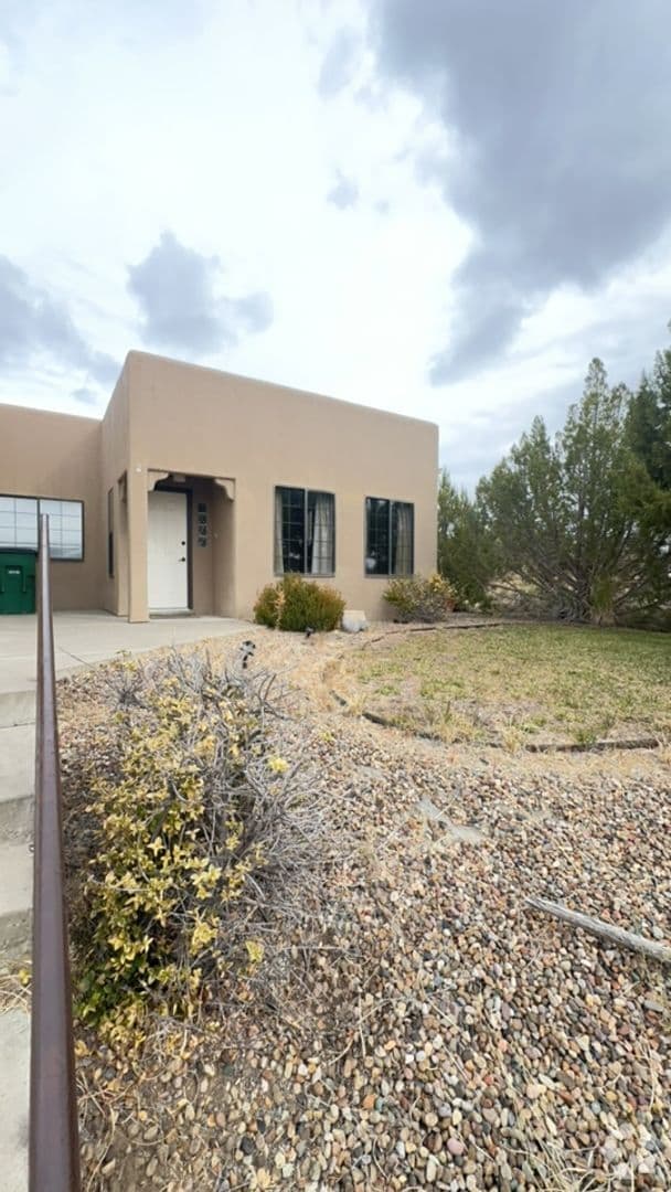 Building Photo - Beautiful 3 Bedroom Home 87402