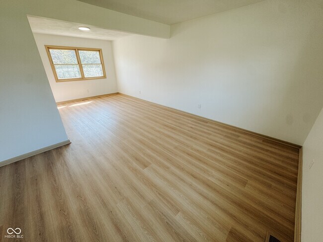 Building Photo - 439 Pleasantview Dr