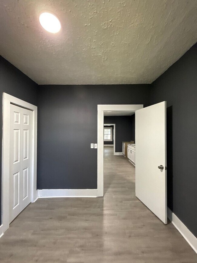 Building Photo - Fully Renovated Home in Binghampton – Section 8 Welcome!