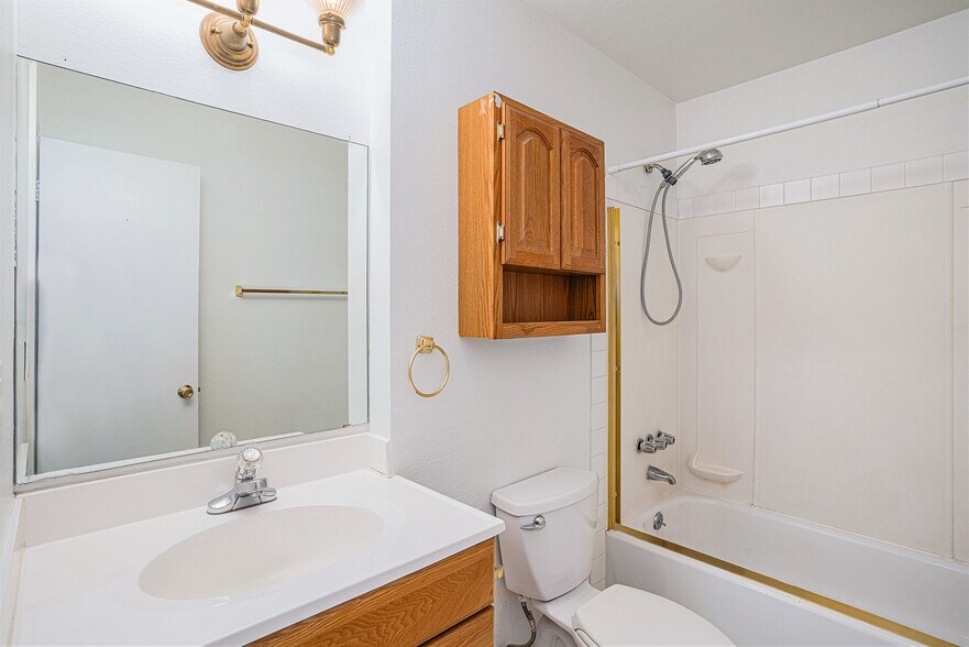 Building Photo - 2139 Daley Dr