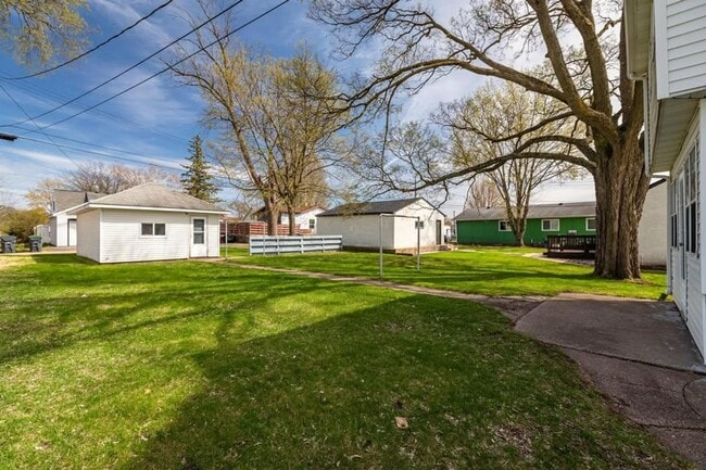 Building Photo - Southside 3BR house w/ garage and quartz countertops!