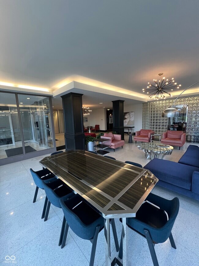 Building Photo - 3965 N Meridian St