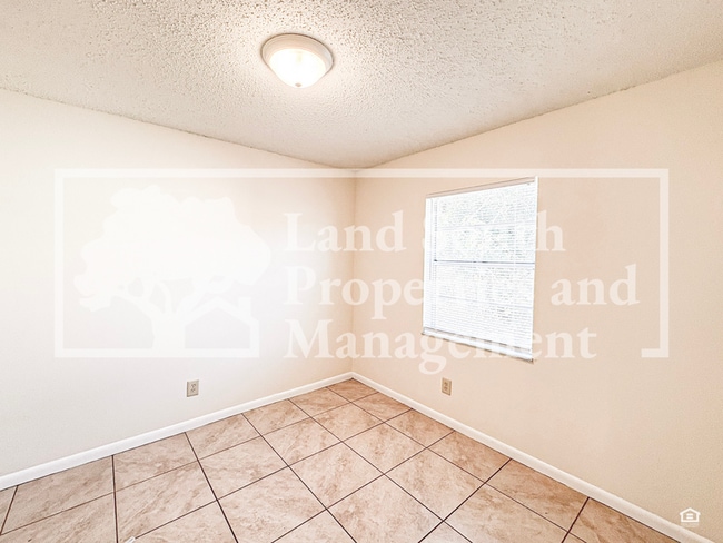 Building Photo - 5859 Charlton Dr