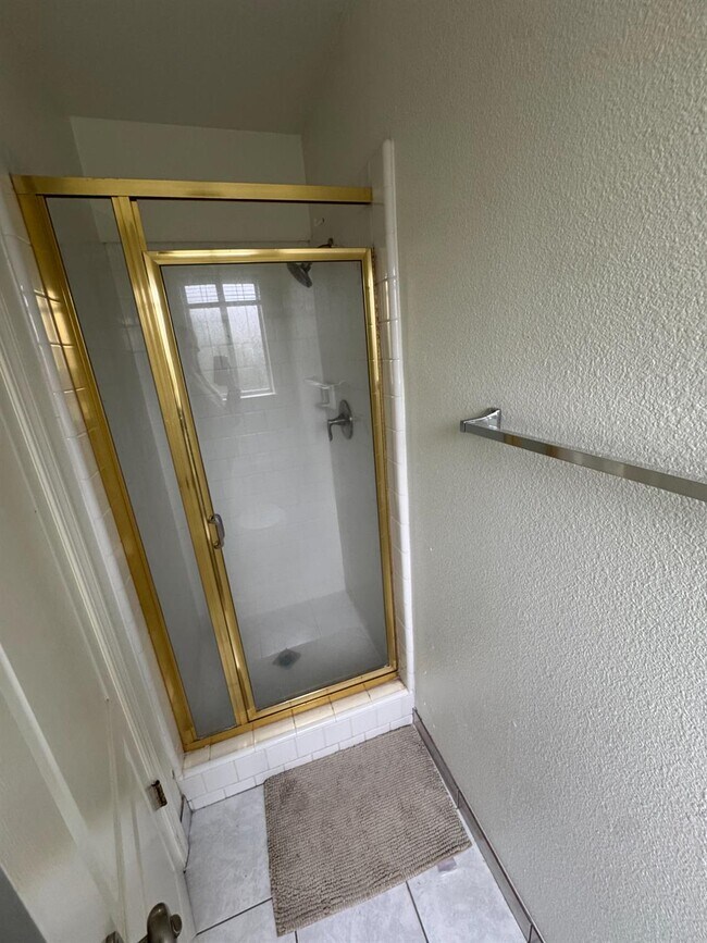 Building Photo - 1848 E Everglade Ave