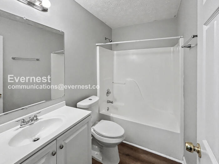 Building Photo - 4095 Robin Cir