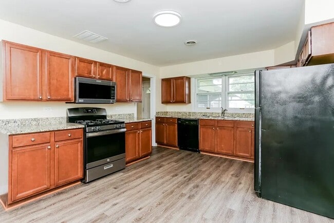 Building Photo - 1401 Highland Ave