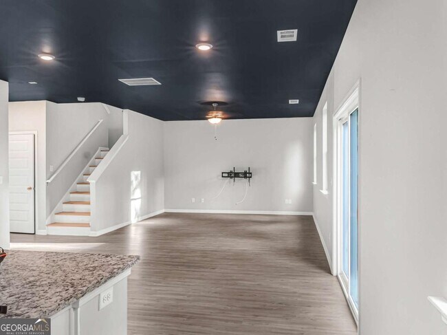 Building Photo - 2054 Maplewood Way