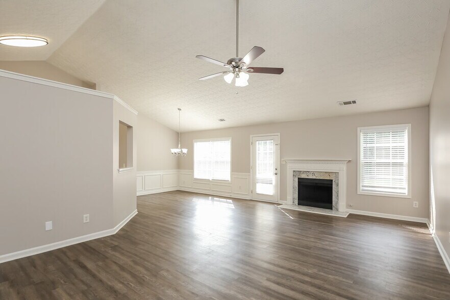 Building Photo - 2435 Cordillo Dr