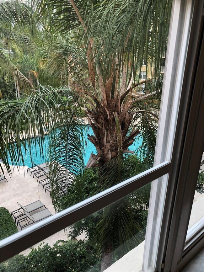 Building Photo - 19801 E Country Club Dr