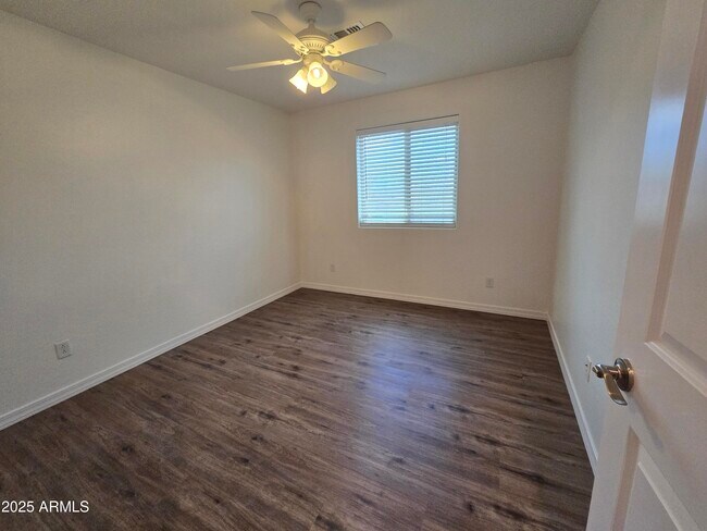 Building Photo - 1514 E Hummingbird Way