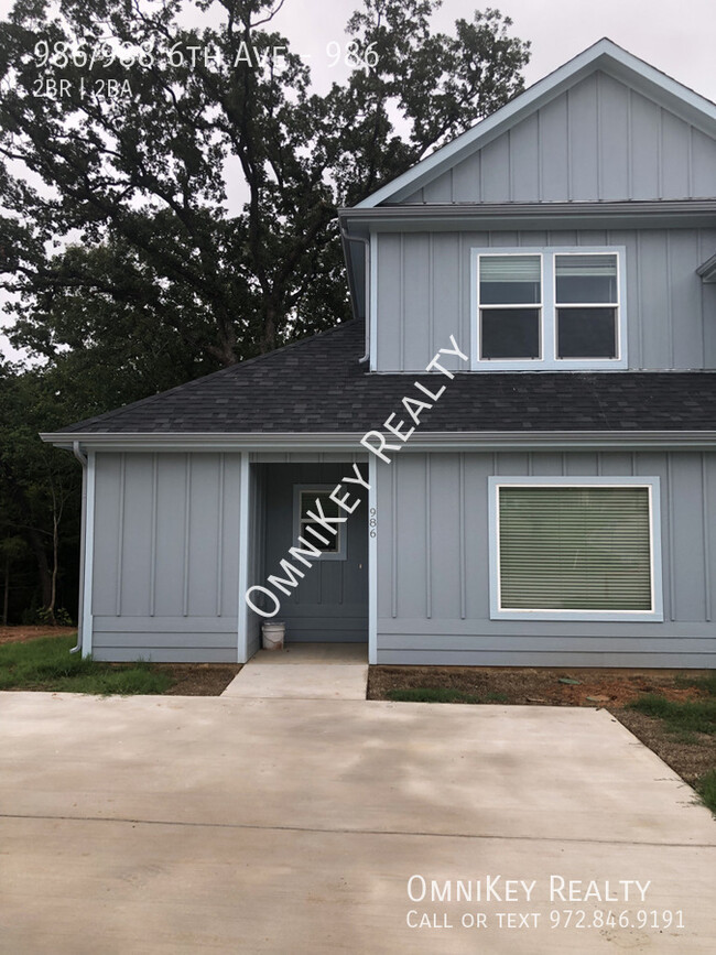 Primary Photo - 986/988 6th Ave-986