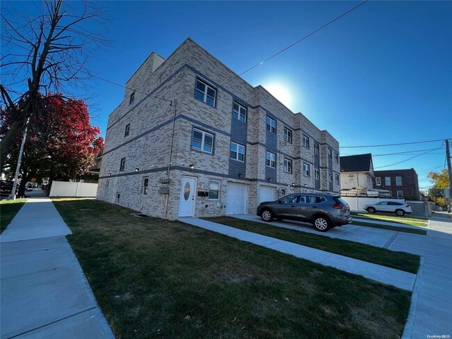 Building Photo - 139-16 95th Ave