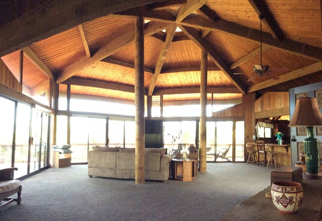 Building Photo - Very private, gated, mostly furnished Maui...
