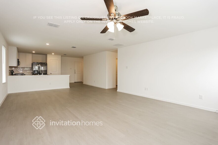 Building Photo - 905 Carrick Dr