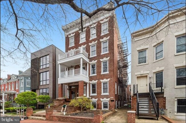 Building Photo - 623 5th St NE