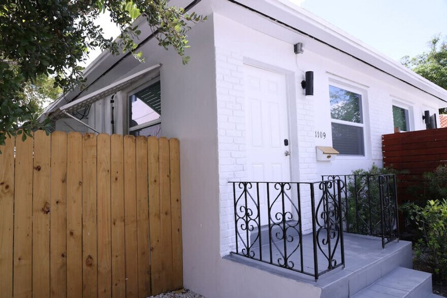 Building Photo - 1109 Douglas Rd