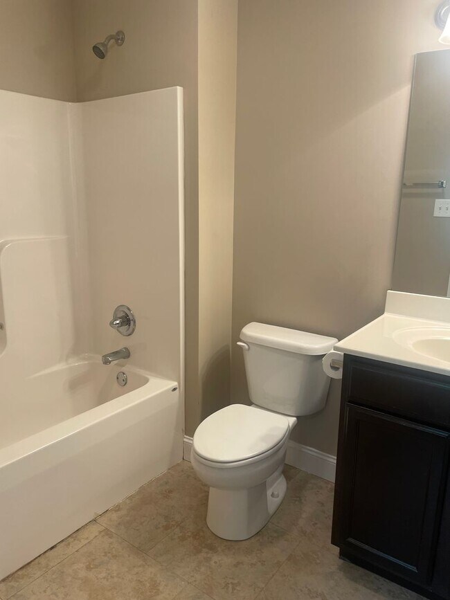 Building Photo - Knoxville 37918 - 2 bedroom, 2.5 bath town...