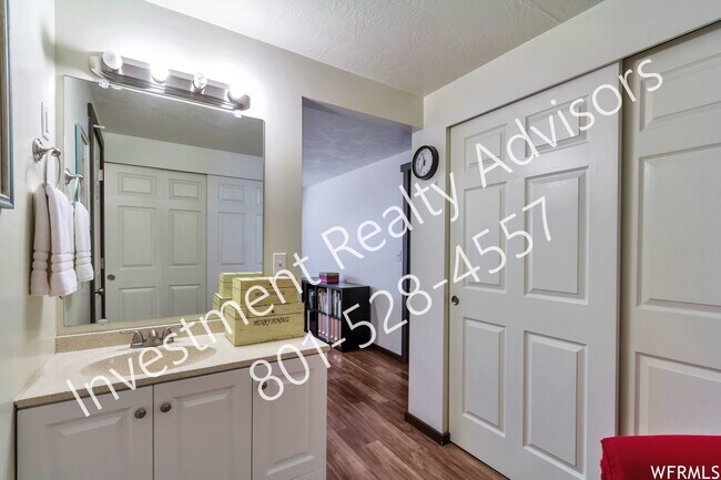 Building Photo - 8136 Cottonwood Hills Cir