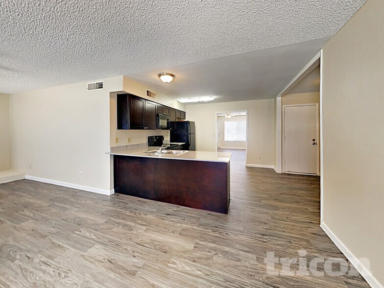 Building Photo - 904 W Yale Dr