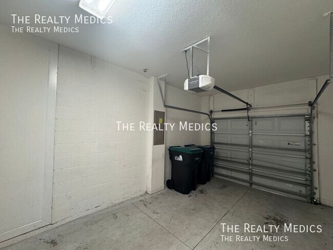 Building Photo - 2832 Adelaide Ct