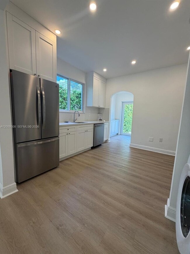 Building Photo - 533 Minorca Ave