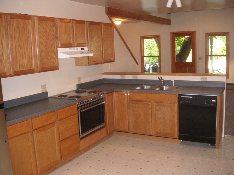 Building Photo - 1411 W Water Ave