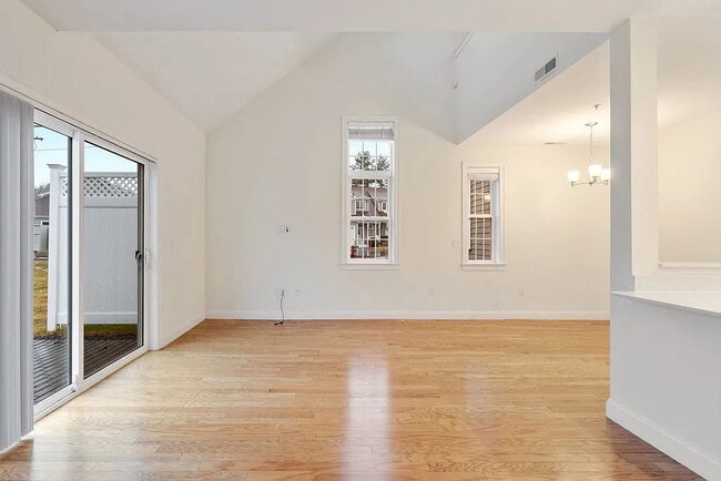 Building Photo - 70 Endicott St