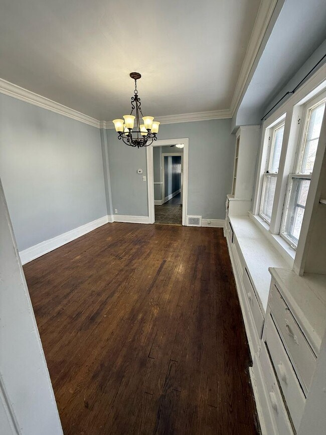 Building Photo - 2bd Unit 4-Plex Building Cash Pay/Section 8