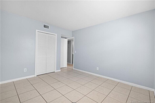 Building Photo - 333 SE Martin Ave