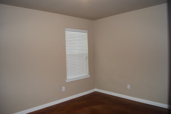 Building Photo - 1512 Dakota Ter