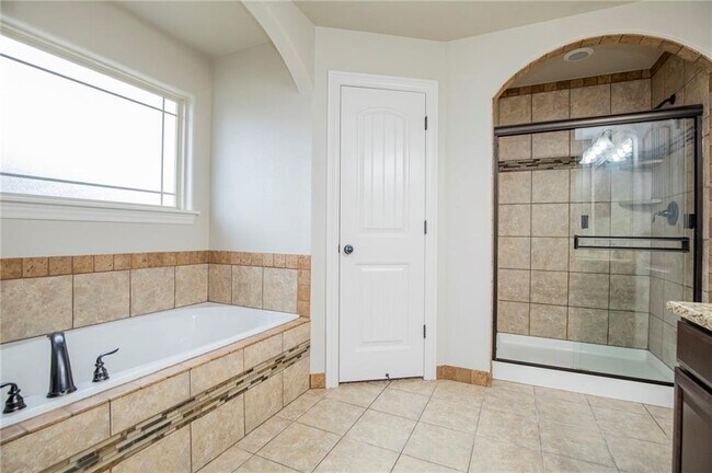 Building Photo - 6105 S 38th St