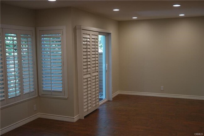 Building Photo - 61 Ashbrook
