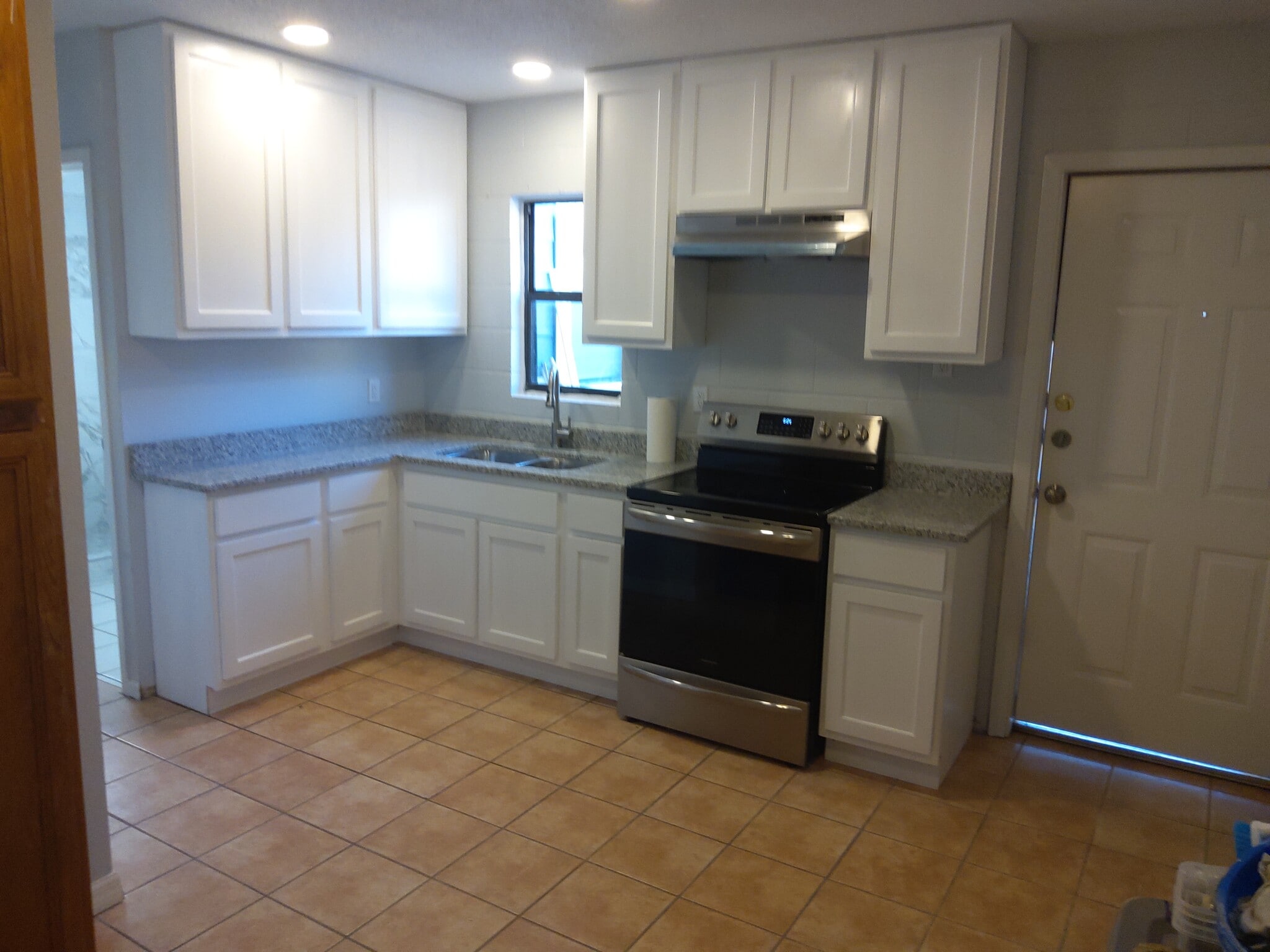 Kitchen - 1118 Santa Anna