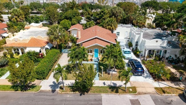 Building Photo - Charming 2-Bed With Backyard Oasis In West Palm Beach!