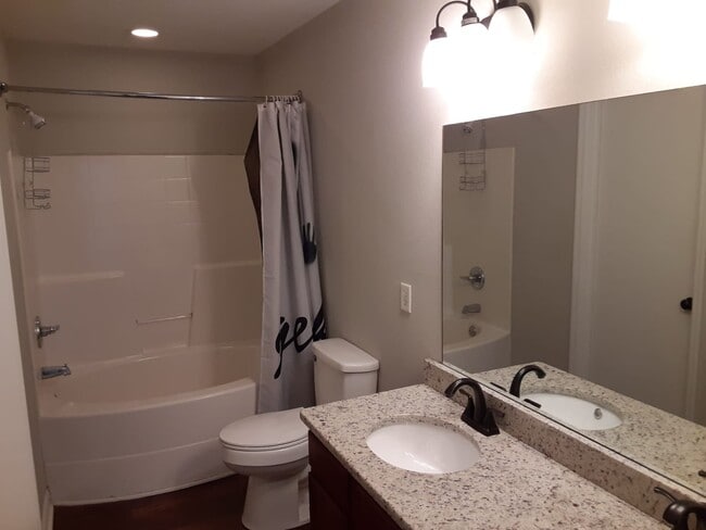 Building Photo - 315 Counter Point Dr