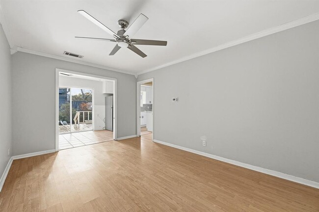 Building Photo - 3007 Kinney Ave