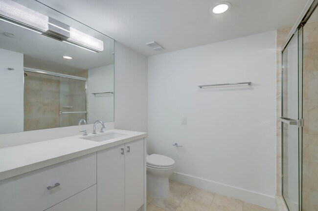 Building Photo - 3640 Yacht Club Dr