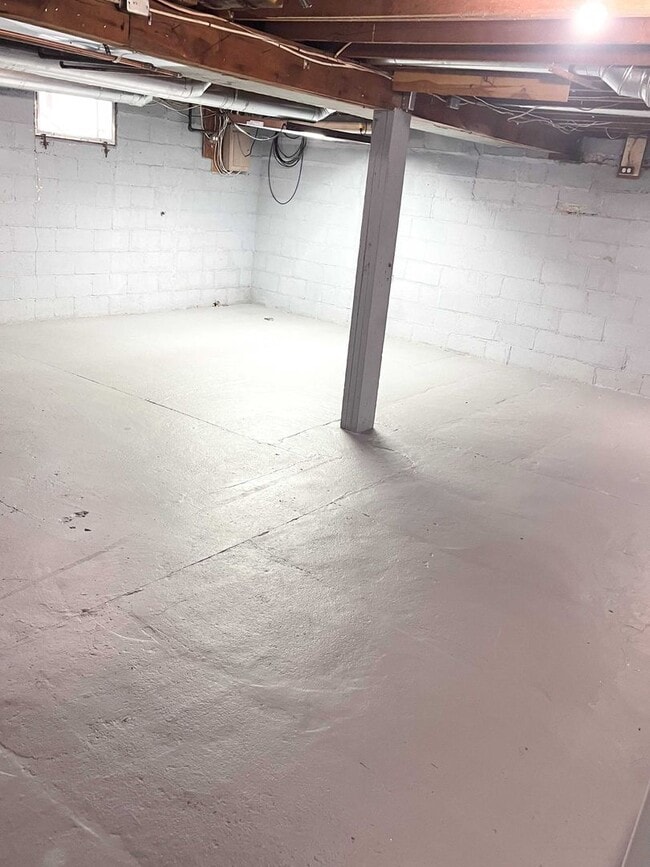 Building Photo - 2 bed 1 bath home