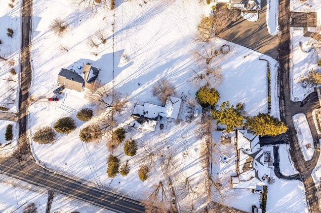 Building Photo - 3BD | 2BTH - NEWLY RENOVATED - WEST BLOOMFIELD, MI (3 MONTH SPECIAL)