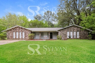 Building Photo - Step into this stunning 3-bedroom, 2-bathr...