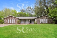 Building Photo - Step into this stunning 3-bedroom, 2-bathr...