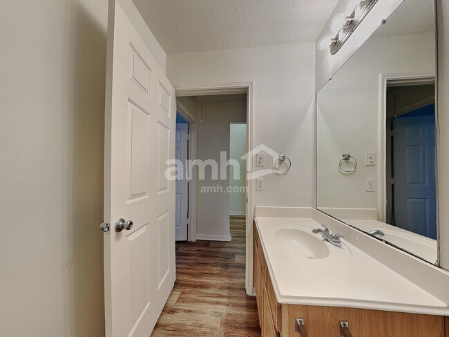 Building Photo - 2518 Halstead Dr