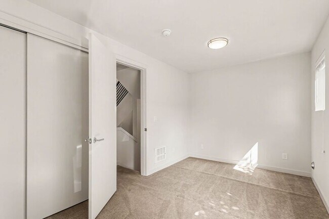 Building Photo - 3810 California Ave SW