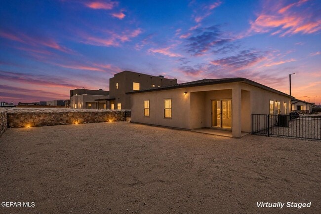 Building Photo - 14801 Mike a Mendoza Ave