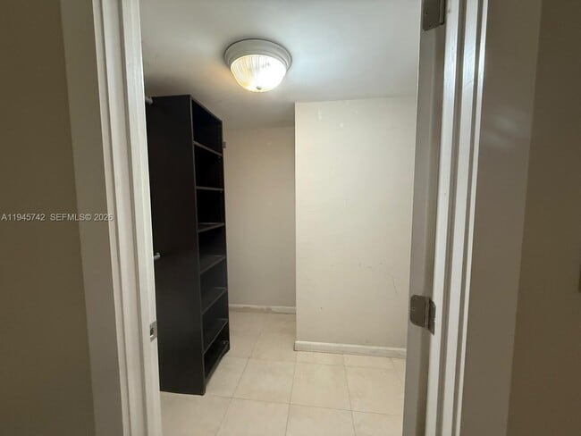 Building Photo - 2140 NE 183rd St