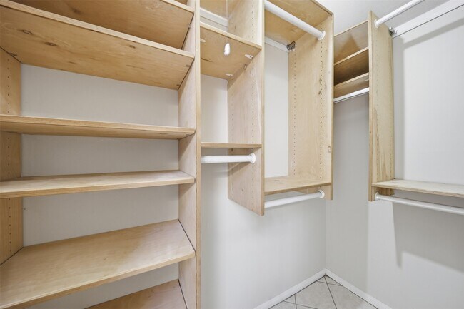 Building Photo - 7518 Alcomita Dr